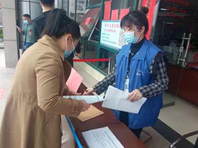 虞城縣行政服務(wù)中心 以國家級(jí)標(biāo)準(zhǔn)化試點(diǎn)為引領(lǐng)，筑牢防疫屏障，優(yōu)化證照代辦服務(wù)